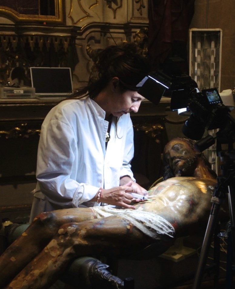 restauracion-esculturas-paz-barbero-restaurando-cristo-de-la-salud